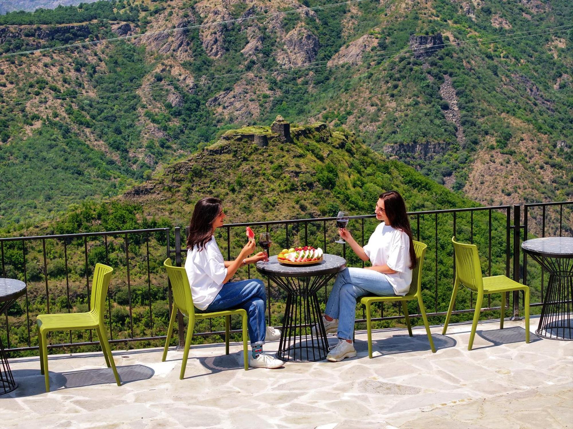 Kefilyan Family Hotel Sanain Luaran gambar