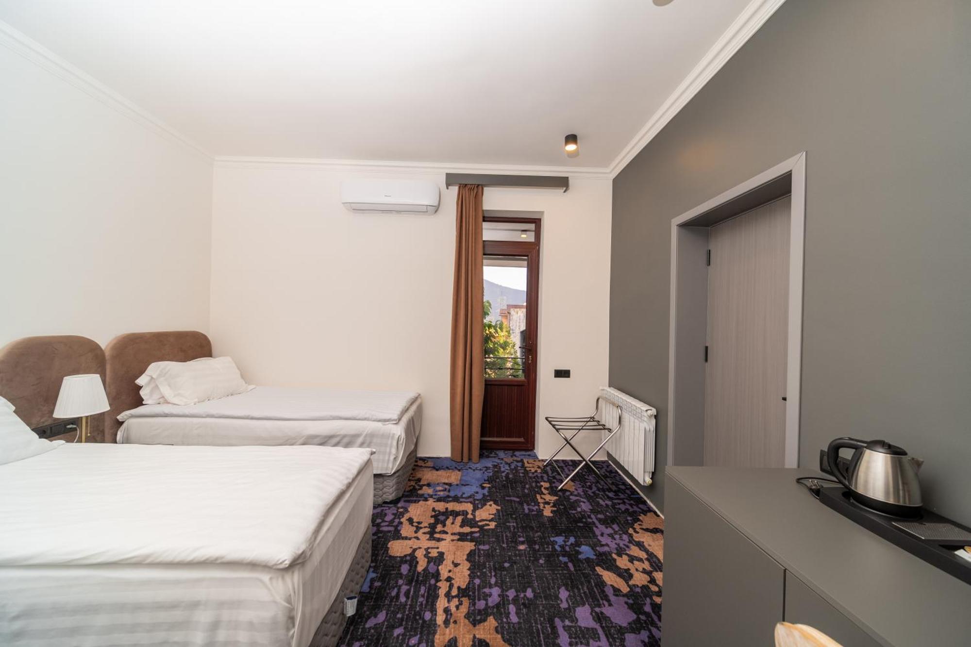 Kefilyan Family Hotel Sanain Luaran gambar